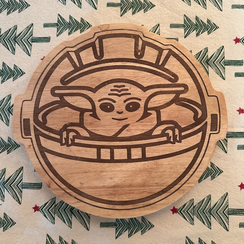 10in round serving board, STAR WARS GROGU